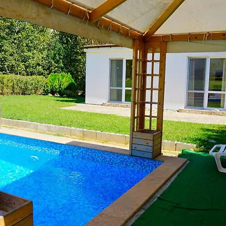 мариела - Mariela Βίλα *