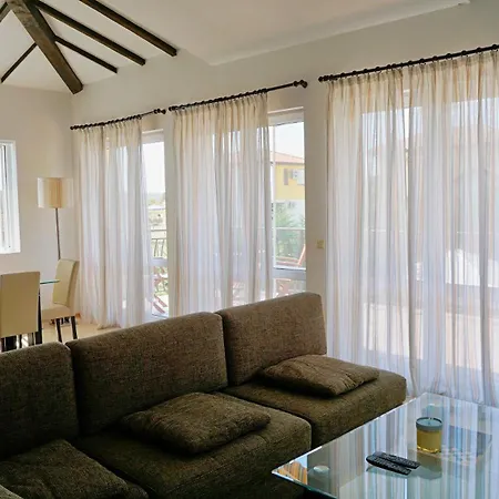 мариела - Mariela Βίλα Yunets