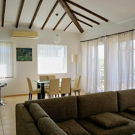 мариела - Mariela Βίλα Yunets