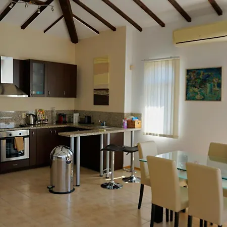 мариела - Mariela Βίλα Yunets